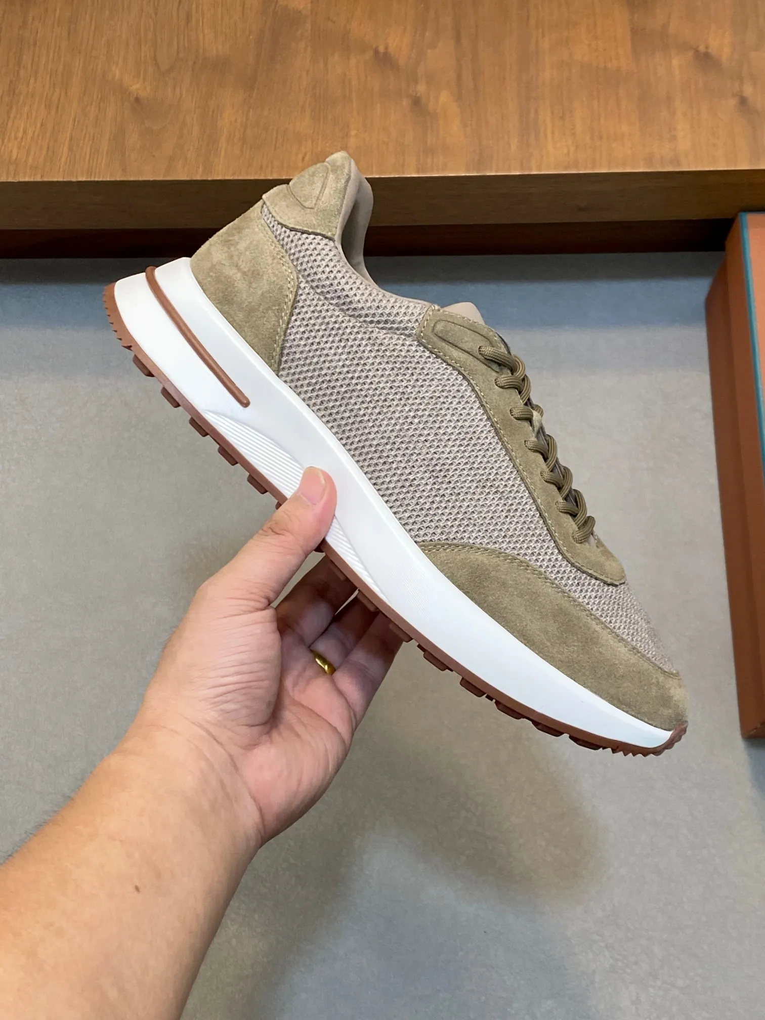 Factory price: 480💰 Loro Piana - Classic casual shoes, men's lace-up casual shoes and sneakers, high-quality lightweight and comfortable fabrics, suitable for outdoor leisure, the color scheme is young and energetic, and it looks great with sportswear or casual suits! Code number: 38-44 (45, 46, can be customized)